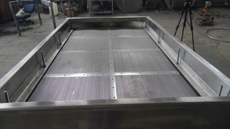 When the screening area is the same, what is the impact of the length and width of the screen on screening?